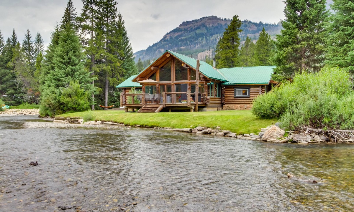 Cooke City-Silver Gate Cabin | Scenic Montana Cabin Rental ~ 1 Mi to Yellowstone!