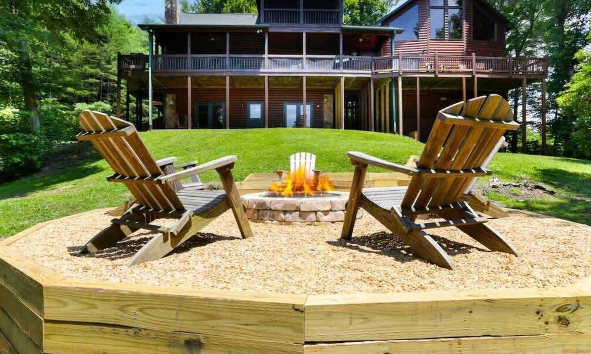 Foxfire Estates Cabin | Scenic Mountain Cabin w/Hot Tub & Fire Pit