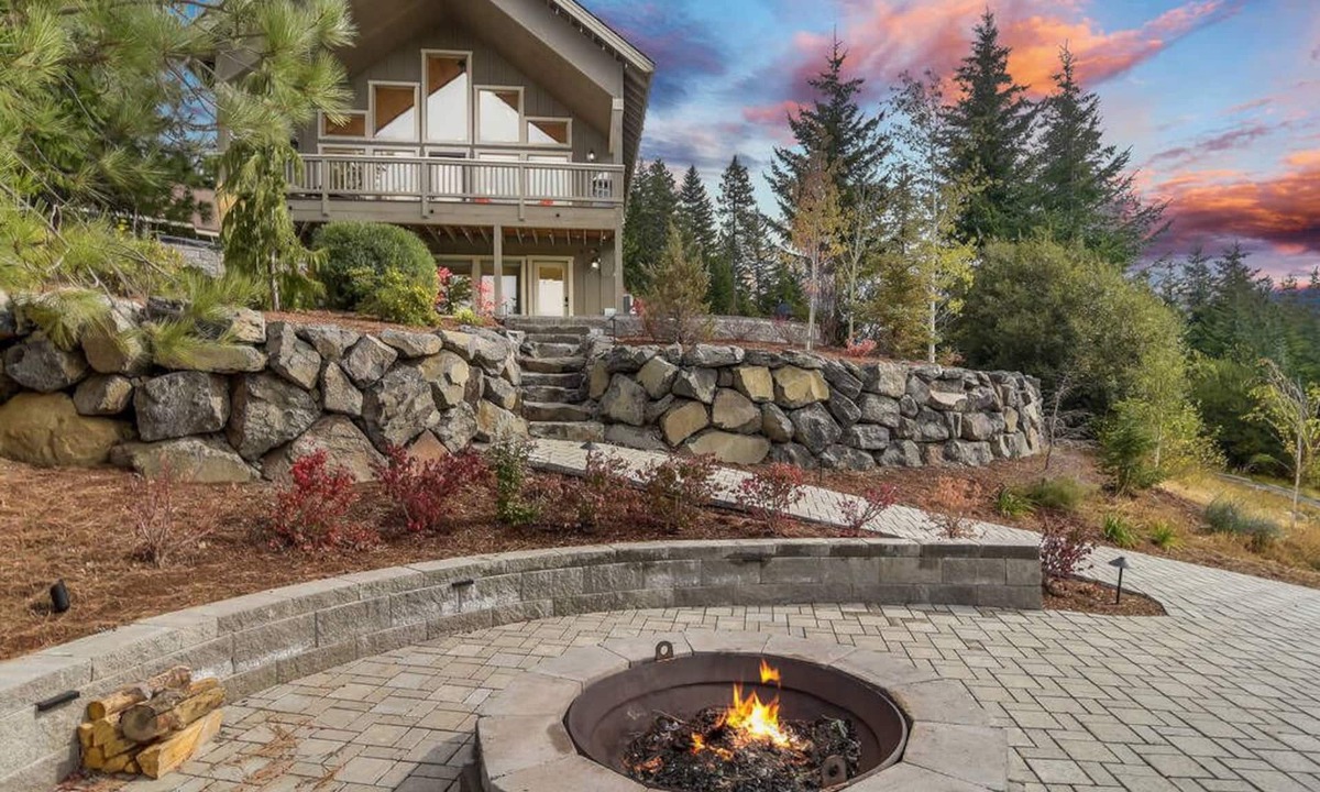 Ronald House | Scenic Mountain Cabin Built for More Family Time!