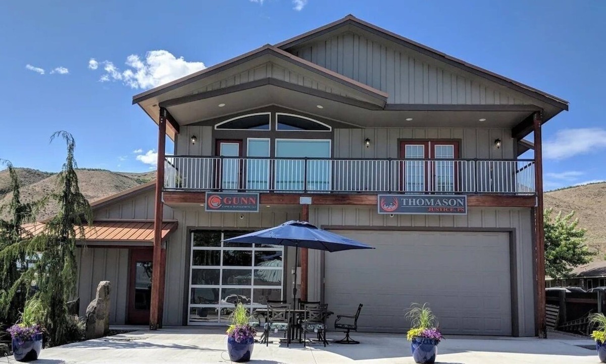 Pateros House | Scenic Riverview Escape - 4BR/3BA - Mountain Views - Near Chelan
