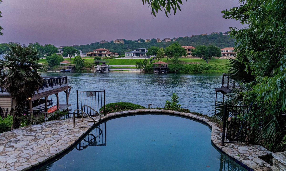 Apache Shores House | Scenic Seclusion Near Austin: 2 Luxe Suites, Designer Dining & City Access