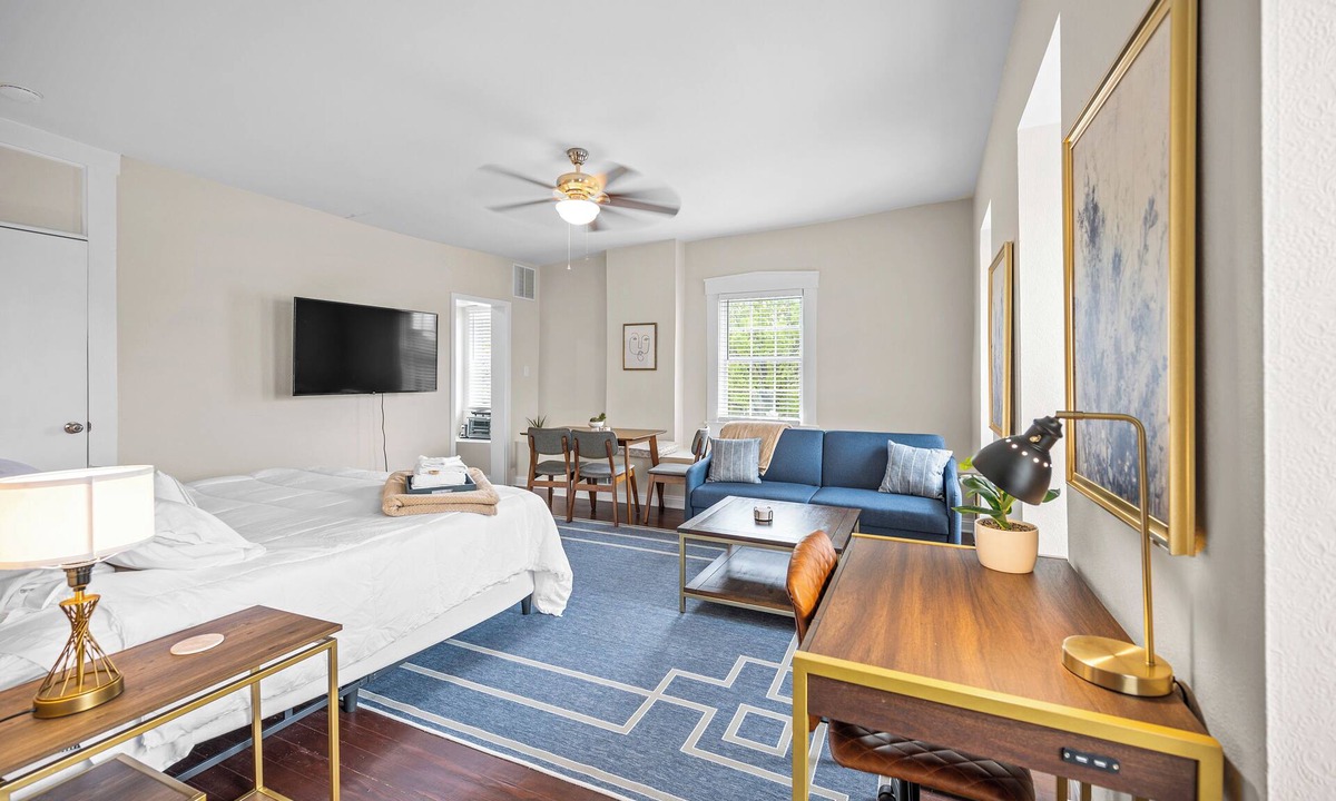 St. Charles Apartment | Scenic South Main Apartment with Breathtaking Views for 3 Guests