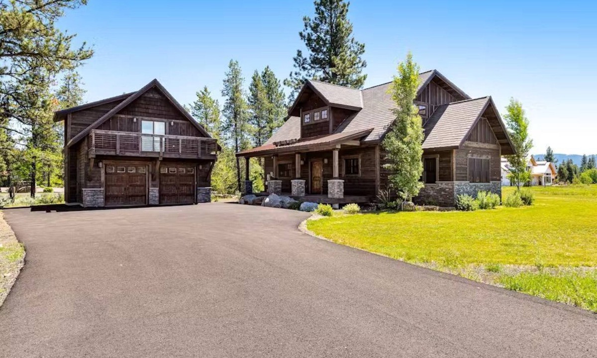 McCall House | Scenic, Stylish, Serene, & close to everything!