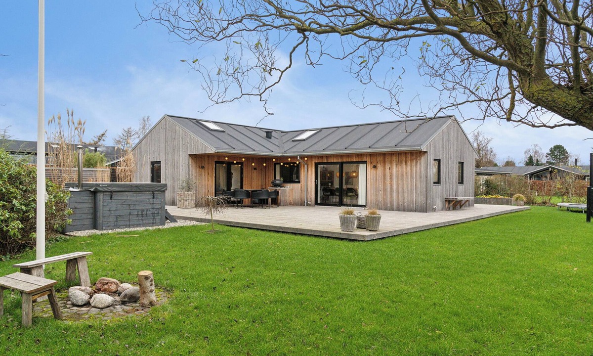 Kysing House | Scenic summer house with space for the family