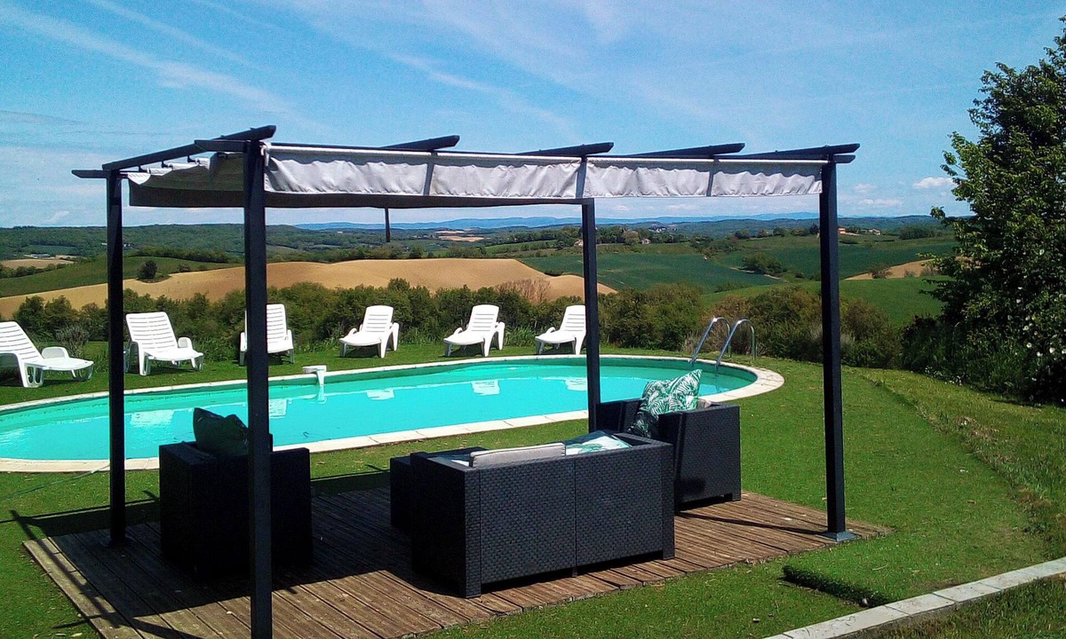 Villautou House | Schönes Ferienhaus mit Pool in Villautou by Interhome