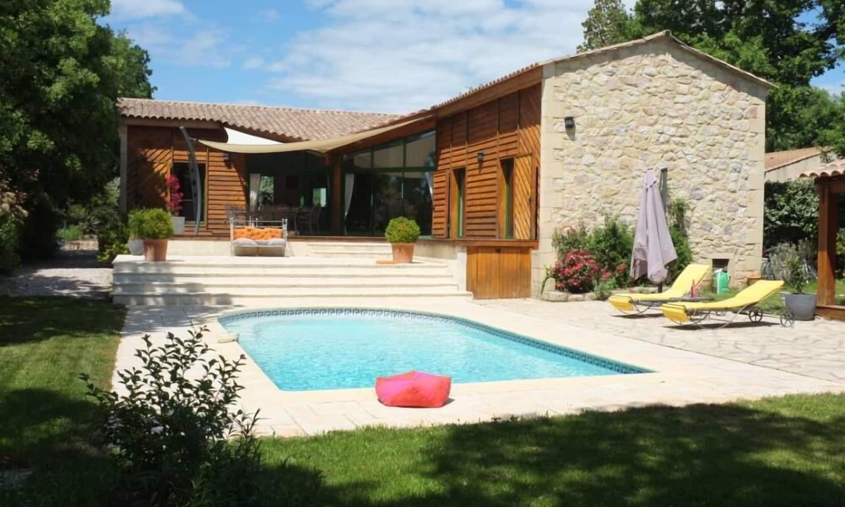 Salinelles House | Schönes modernes Haus mit Garten und Swimmingpool