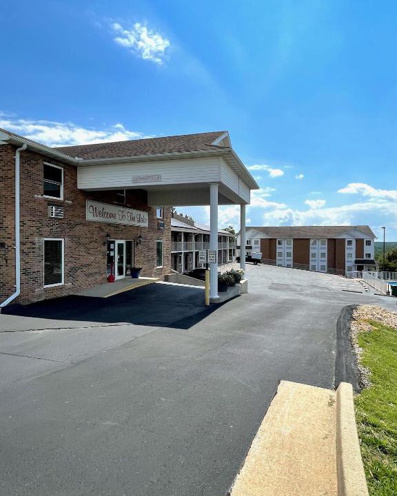 Osage Beach Hotel | Schmidt's Creek Hotel