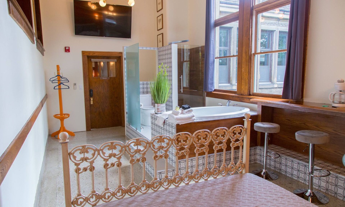 Neighborhood of the Arts Hotel | School 31 Lofts at Colors Studios