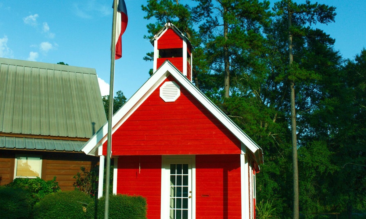 San Augustine House | Schoolhouse in the Pineywoods