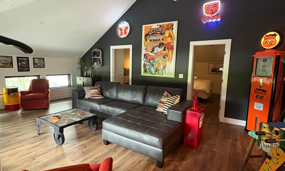 Elkhart Lake House | SchoolHouse Pent-House