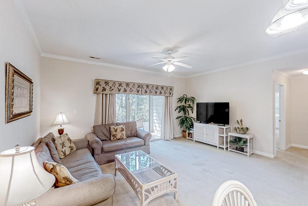 Little River Apartment | Scotch Broom I-102