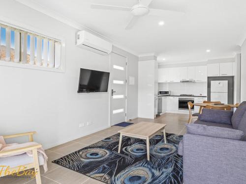 Anna Bay Apartment | Scott Street Couples Getaway