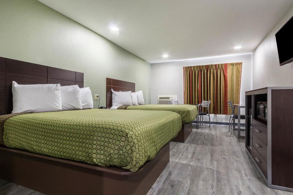 Tomball Hotel | Scottish Inn and Suites Tomball