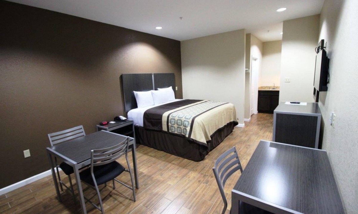 Baytown Hotel | Scottish Inn & Suites
