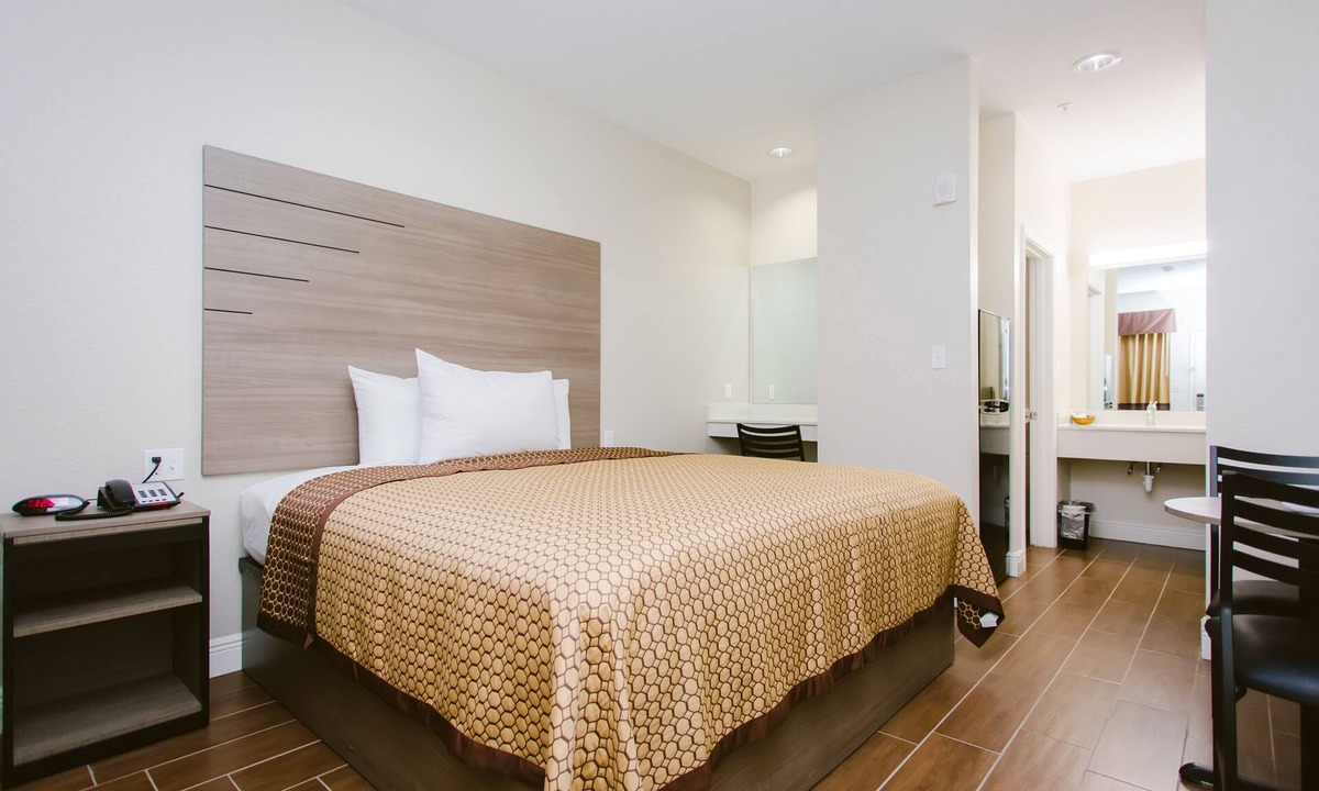 Barrett Hotel | Scottish Inn & Suites