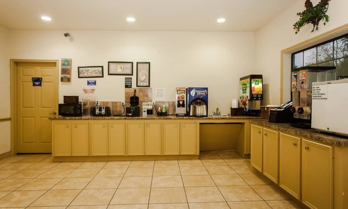 Hankamer Hotel | Scottish Inn & Suites