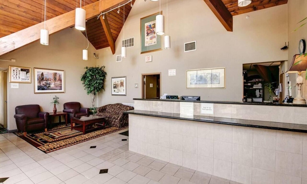 Cedar Knolls Hotel | Scottish Inn