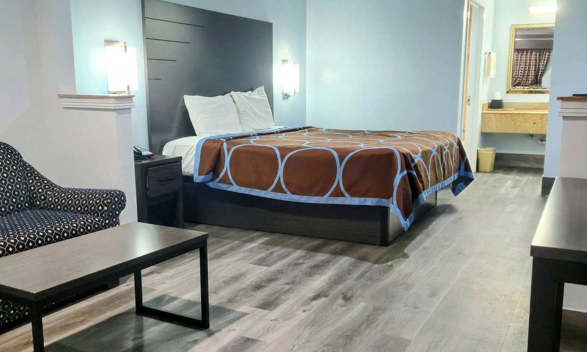 Northeast Houston Hotel | Scottish Inns and Suites East Sam Houston Pkwy