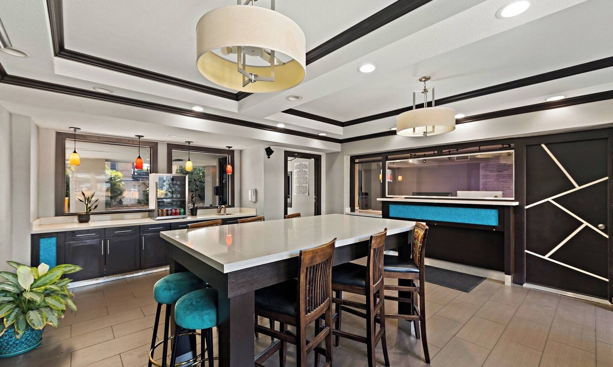 Windsor Park Hotel | Scottish Inns Austin Downtown