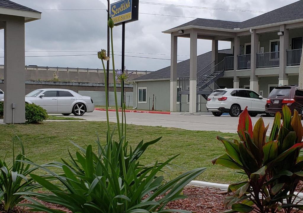 Barrett Hotel | Scottish Inns & Suites - Crosby