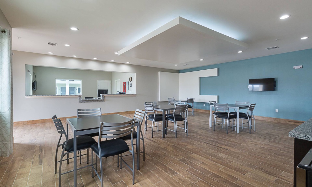 Barrett Hotel | Scottish Inns & Suites