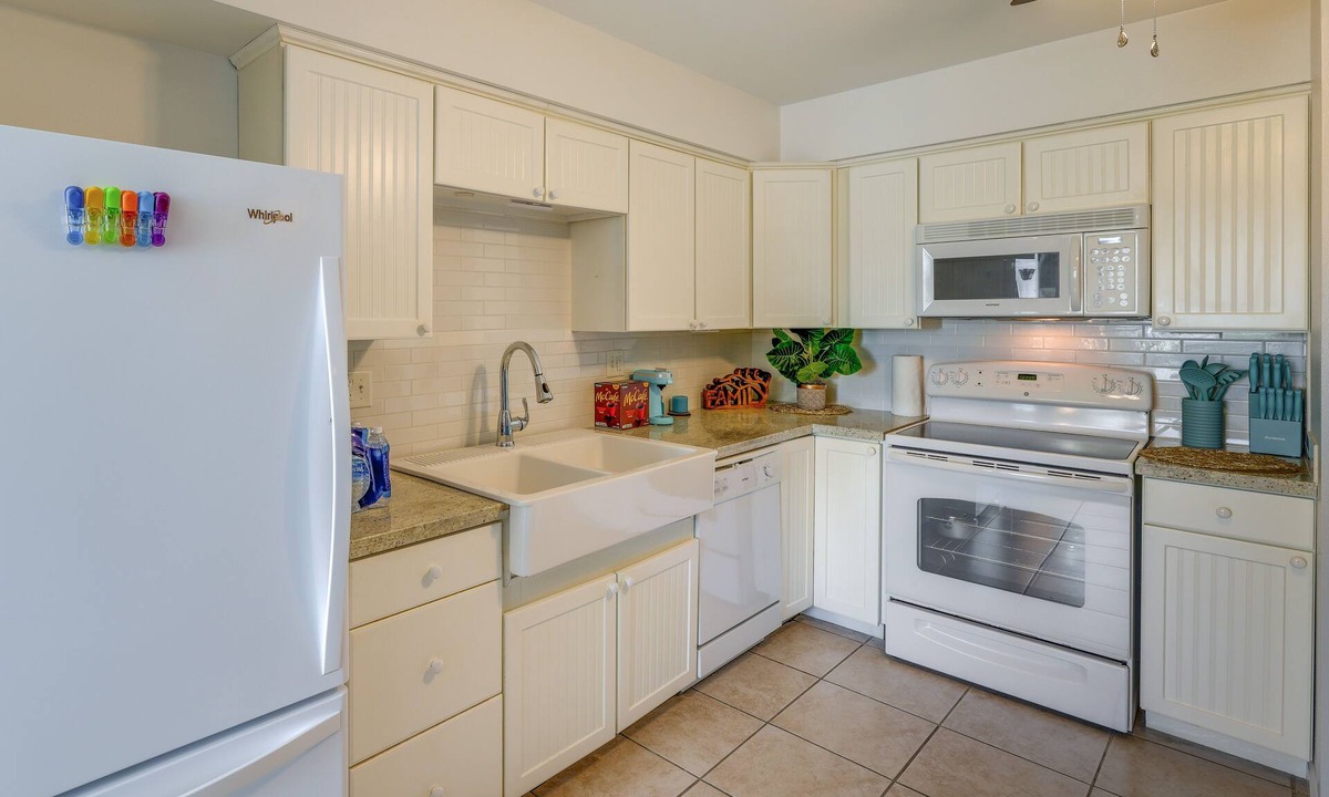 Cox Heights Condo | Scottsdale Condo w/Community Pool Access!