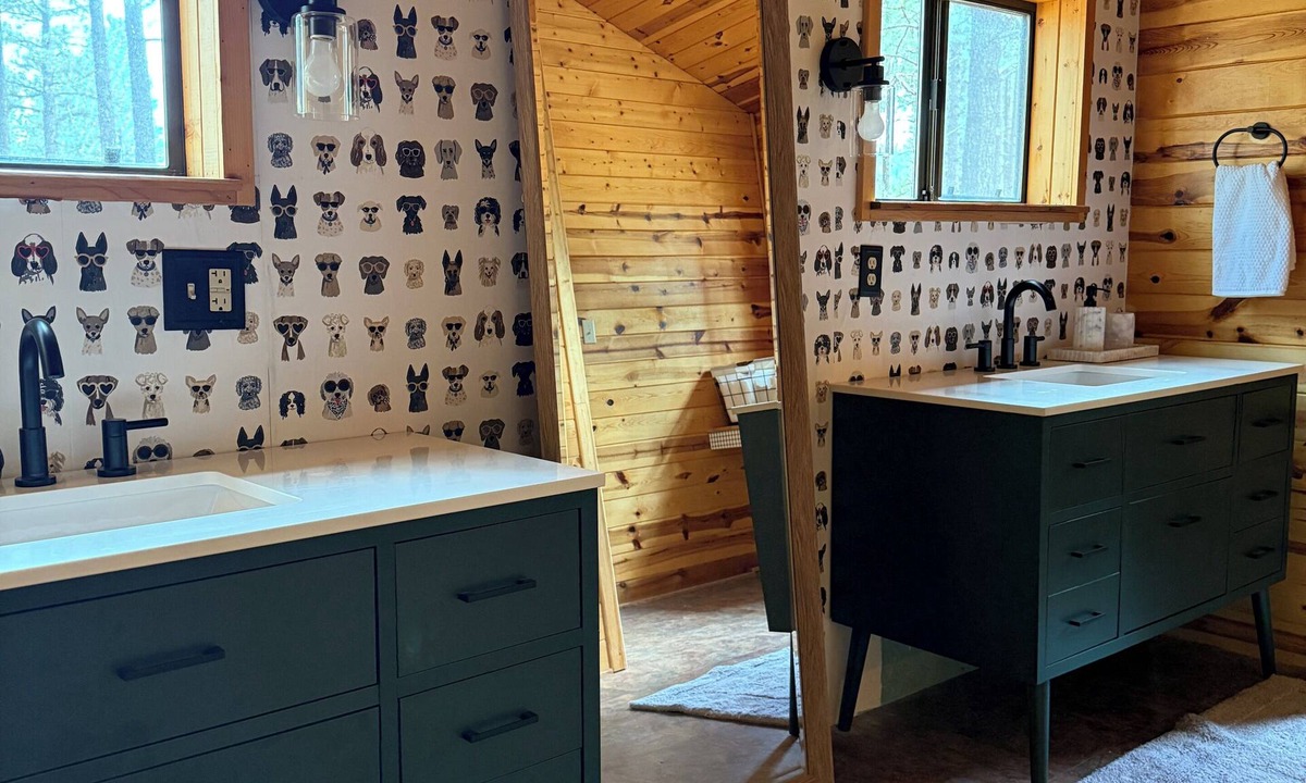 Greer Cabin | “Scout’s House” cabin on 2 acres nDog Friendly!