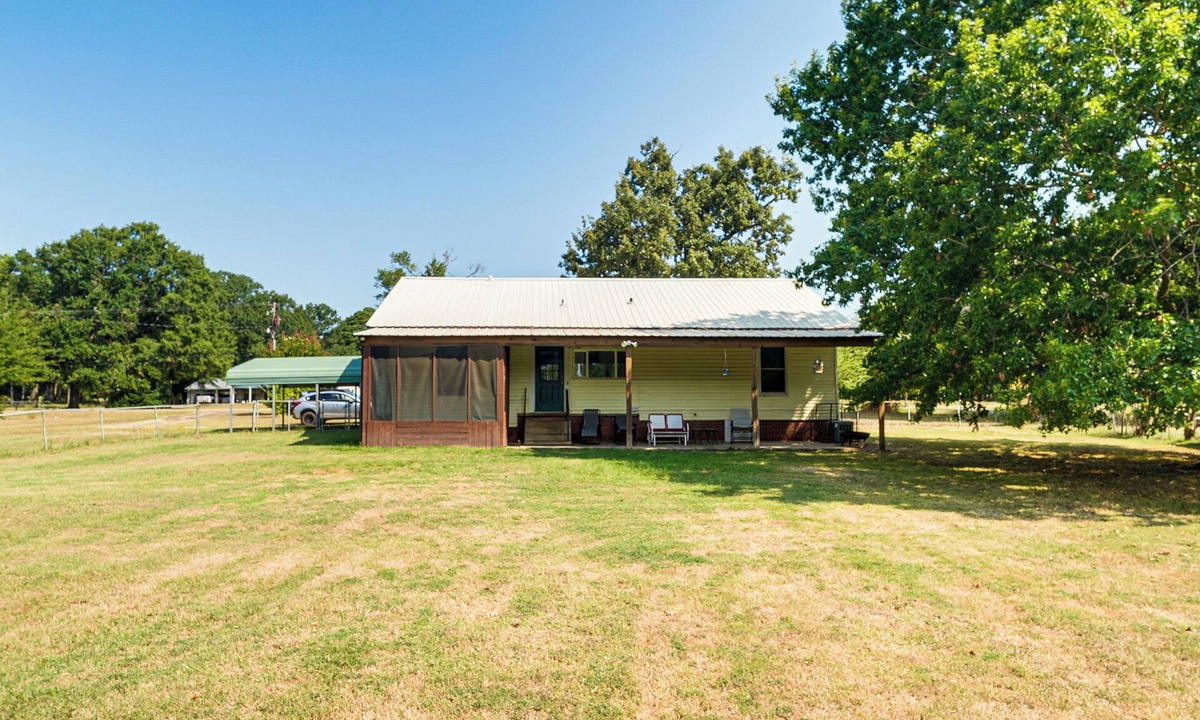 Jasper Heights House | Screened Patio + Fire Pit: Peaceful Marshall Home