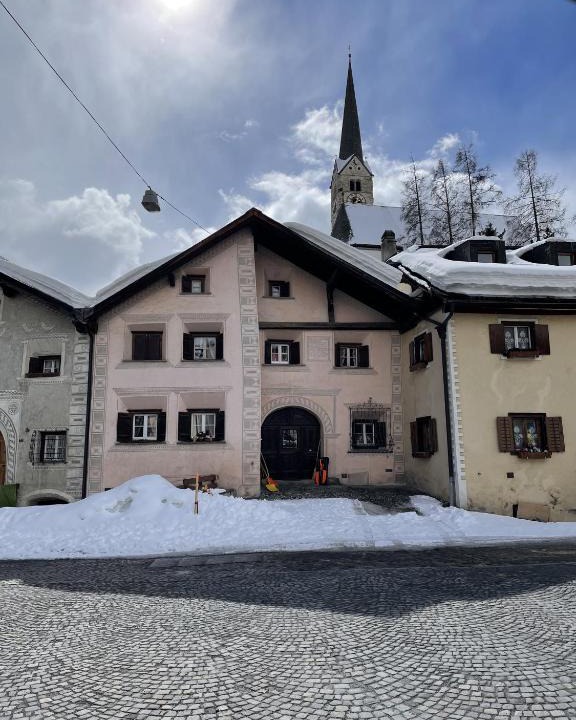 Engadin Scoul Apartment | Scuol in schönem Engadinerhaus