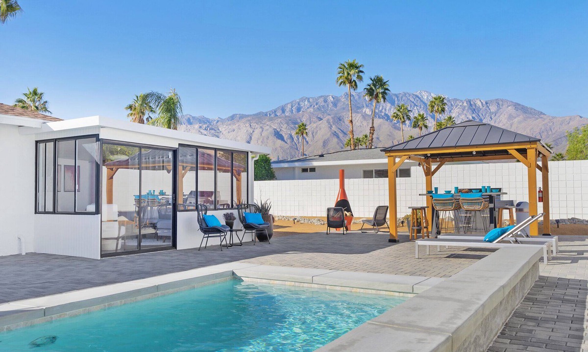 Desert Park Estates House | Señoritas House- Entire 4BR, Firepit, Pool, Views!
