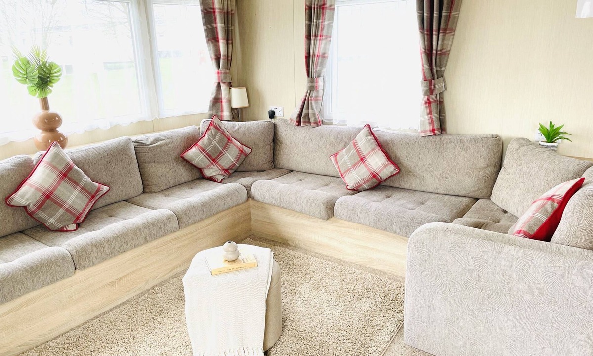 Cayton Bay Apartment | Sea Breeze, Cayton Bay