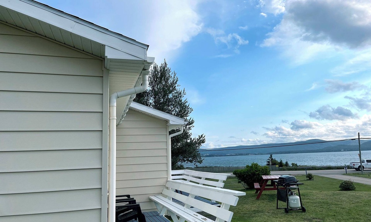 Ingonish Hotel | Sea Breeze Cottages And Motel