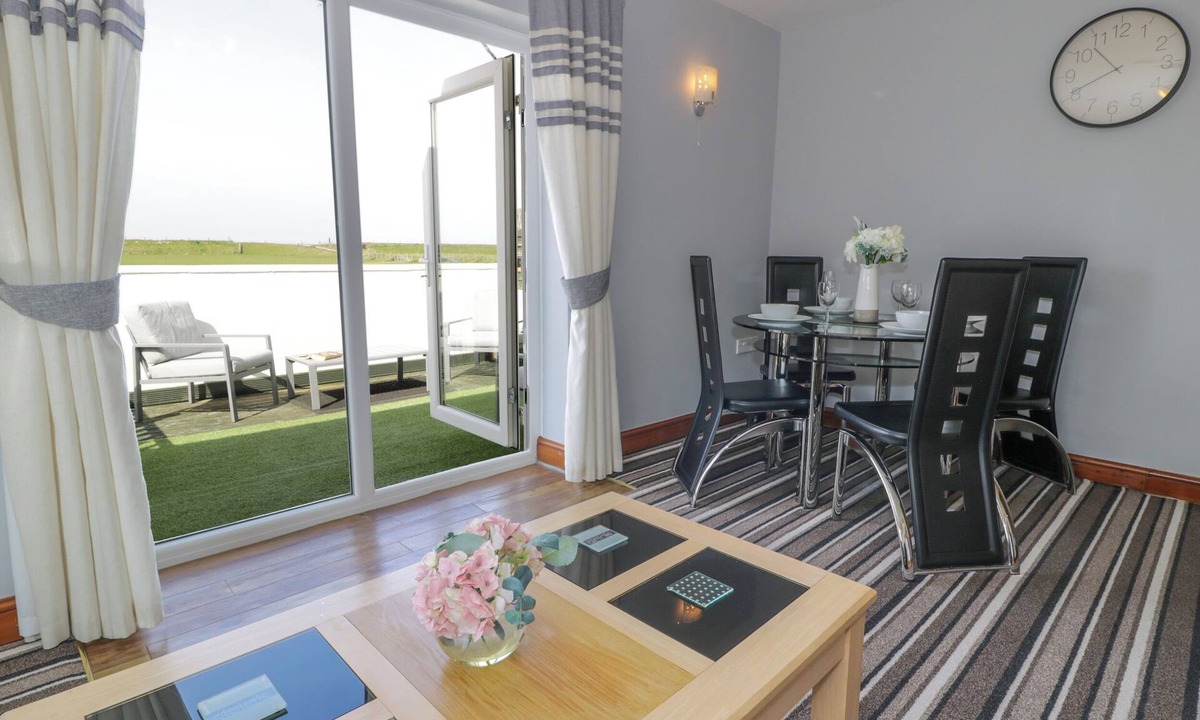 Dinas Dinlle Cottage | Sea Breeze