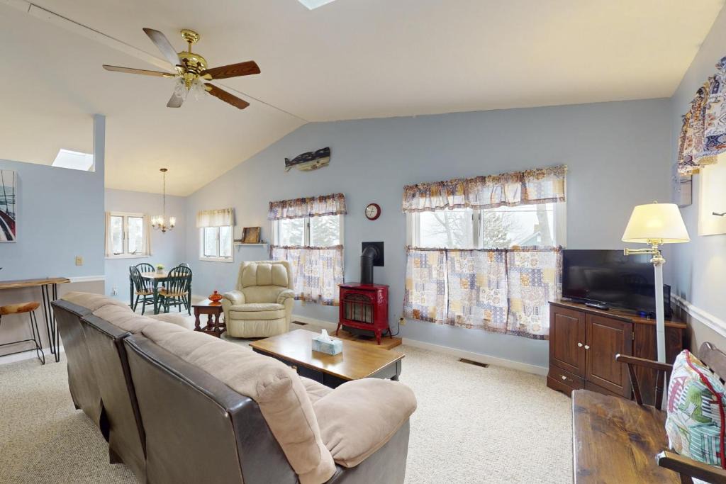 Chamberlain House | Sea Breeze