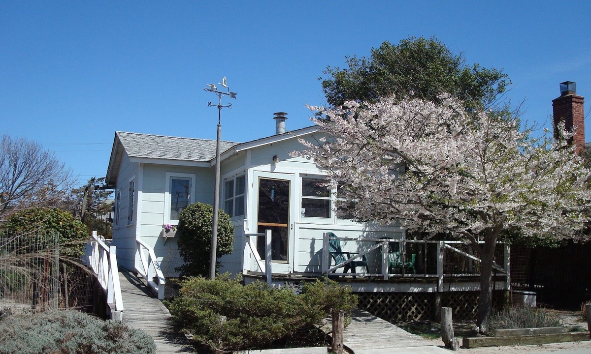 Ocean Beach House | Sea Capt's Cottage, Steps to ocean