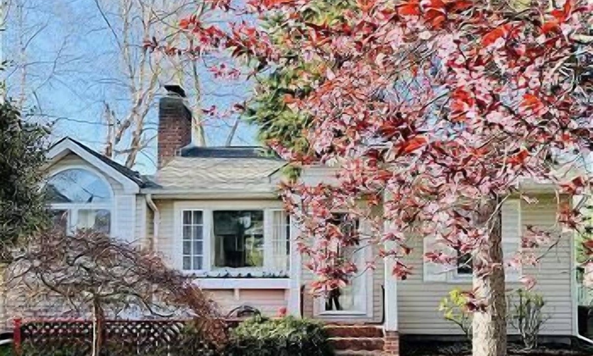 Wading River House | Sea Cliff Charm 5 Mins to Beach, Firepit