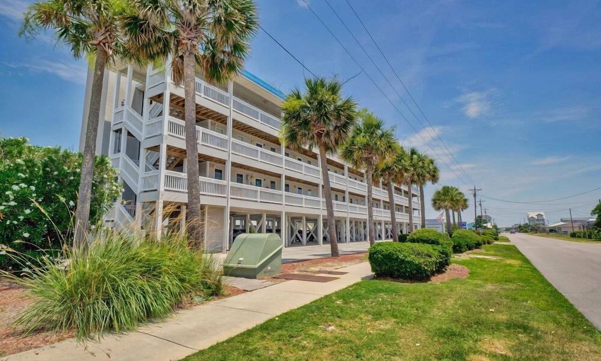 Surf City Condo | Sea Coast Suites 10 | Surf City, NC | Elevator