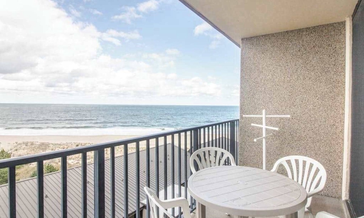 Bethany Beach Condo | Sea Colony 7th floor condo w/elevator, shared sauna, and ocean view