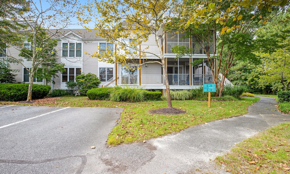 Bethany Beach Condo | Sea Colony Tennis 1st-floor condo with gym, tennis court, & sauna