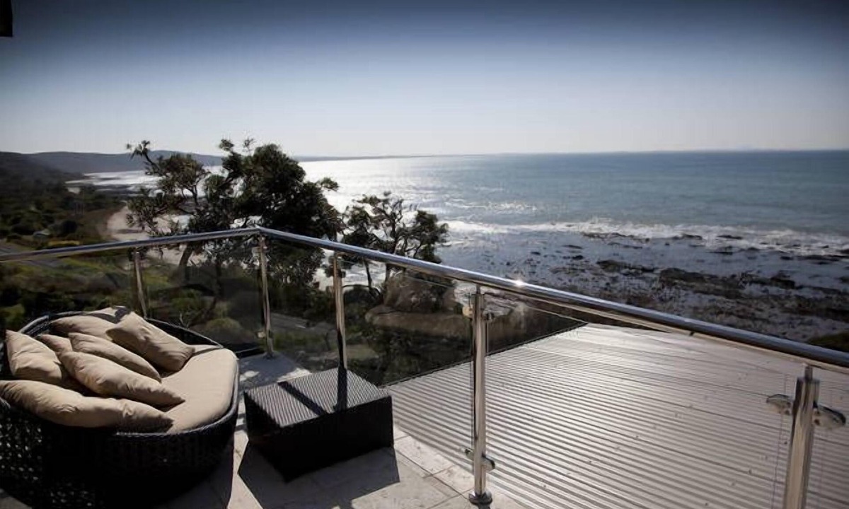 Walkerville North House | Sea Eagle Waterfront Beach House