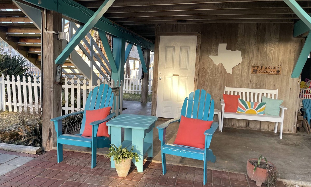 Galveston Cottage | Sea Esta - Coastal Cottage! Close to the Water!