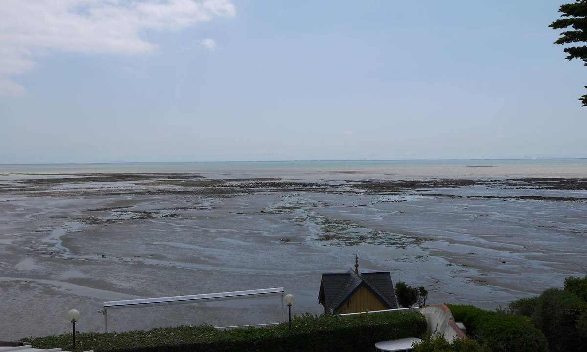La Rogere Apartment | Sea-facing 5-person apartment, south-facing 1st floor