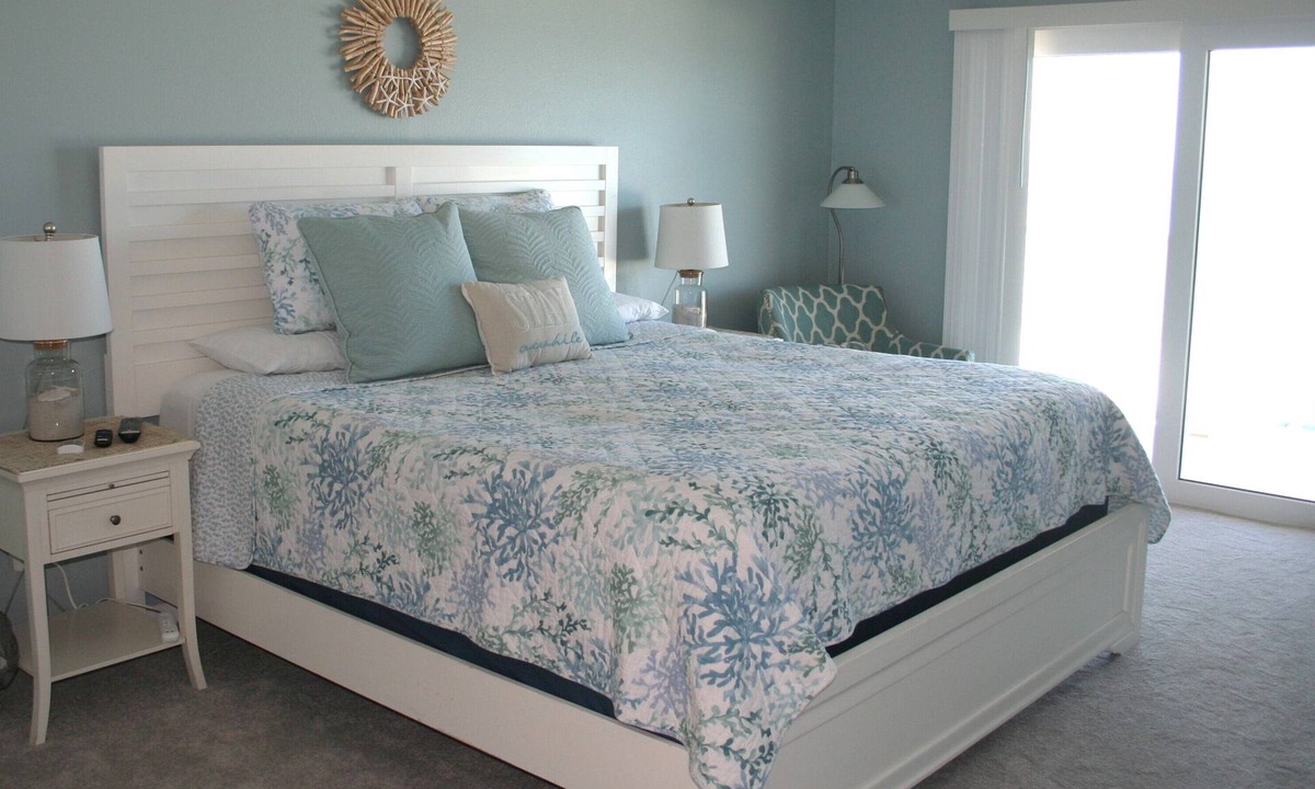 Indian Shores Condo | Sea Gate 206 Beautiful Beach Front Condo/3 BR - 2 BTH