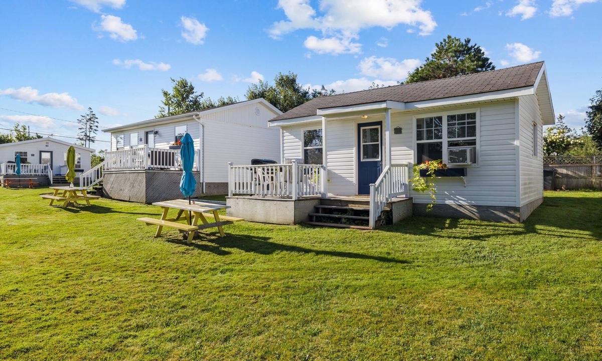 York Cottage | Sea Glass, 2 BRs, Living, Kitchen & a Patio