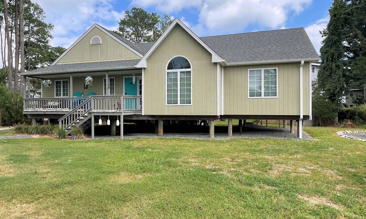 Deep Hole House | Sea Glass - 3BR Water Front w/floating dock. LINENS AND TOWELS PROVIDED