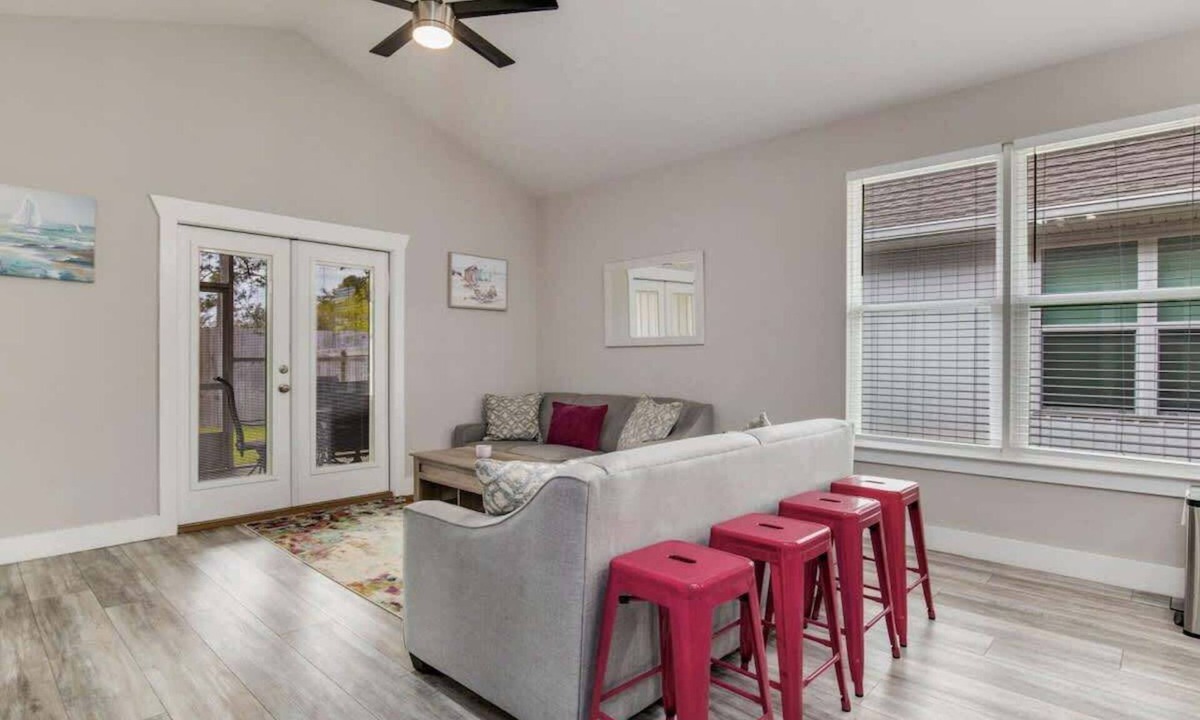 Ono Island House | Sea Glass Paradise Pet-Friendly 5 Mins From Beach!