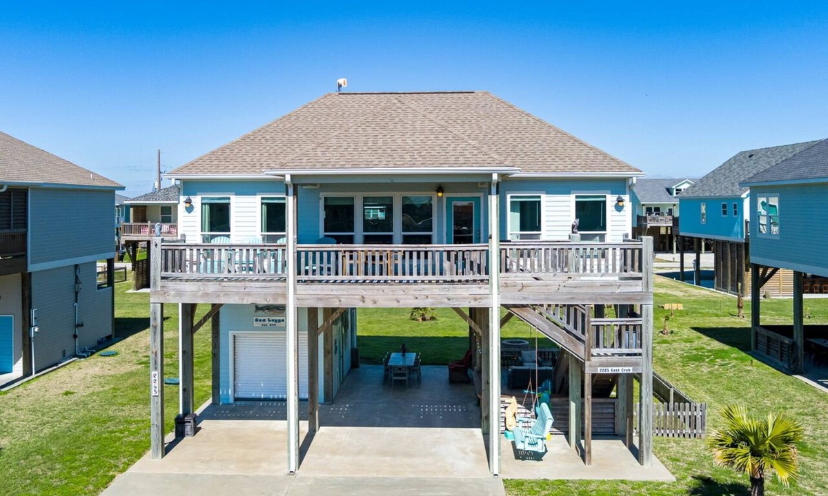 Crystal Beach House | Sea Leggs - Beach Side- 3 Bedroom - 2 Bath- Sleeps 6