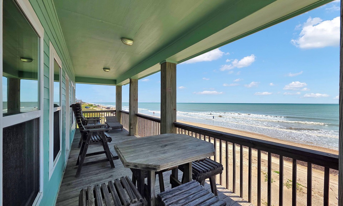 Gilchrist House | Sea Mist-Beach Front-2 bedrooms, 2 bathrooms, sleeps 6.