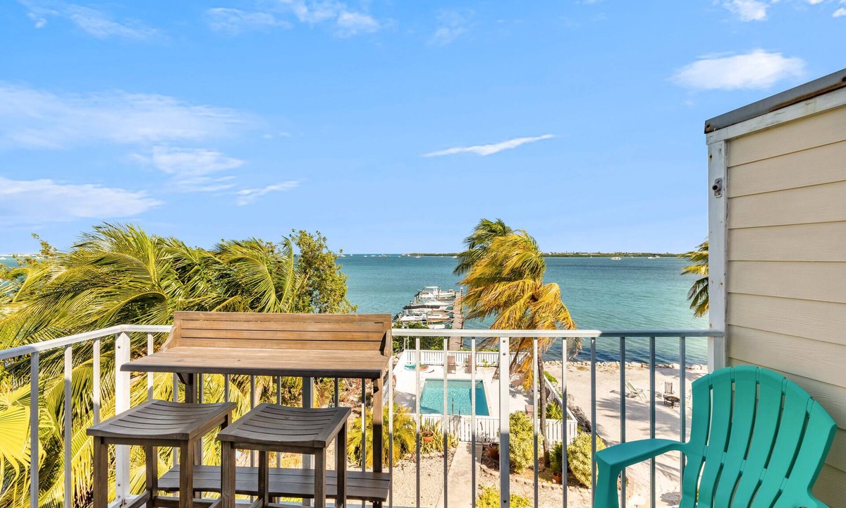 New Town Condo | SEA-NIC VIEW ~ 2 BR/2Ba Water-front views, Pool Access and Dockage!