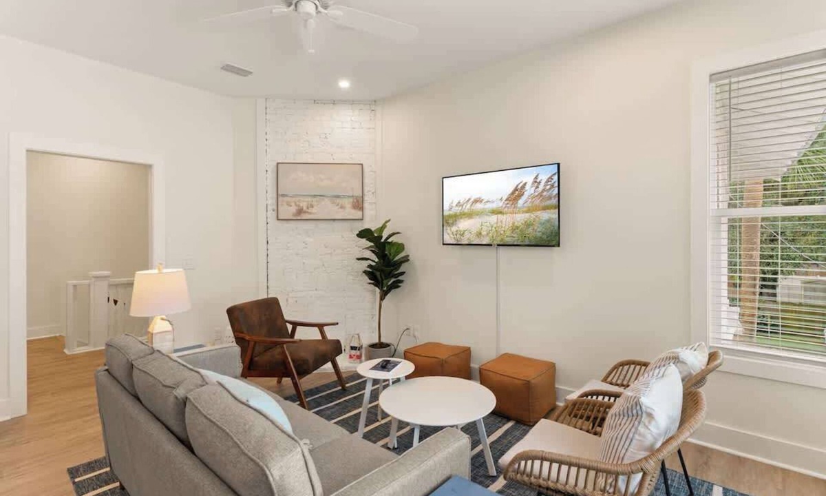 Brunswick House | Sea on Wolfe/15 Min to Beach/2 Min to Restaurants
